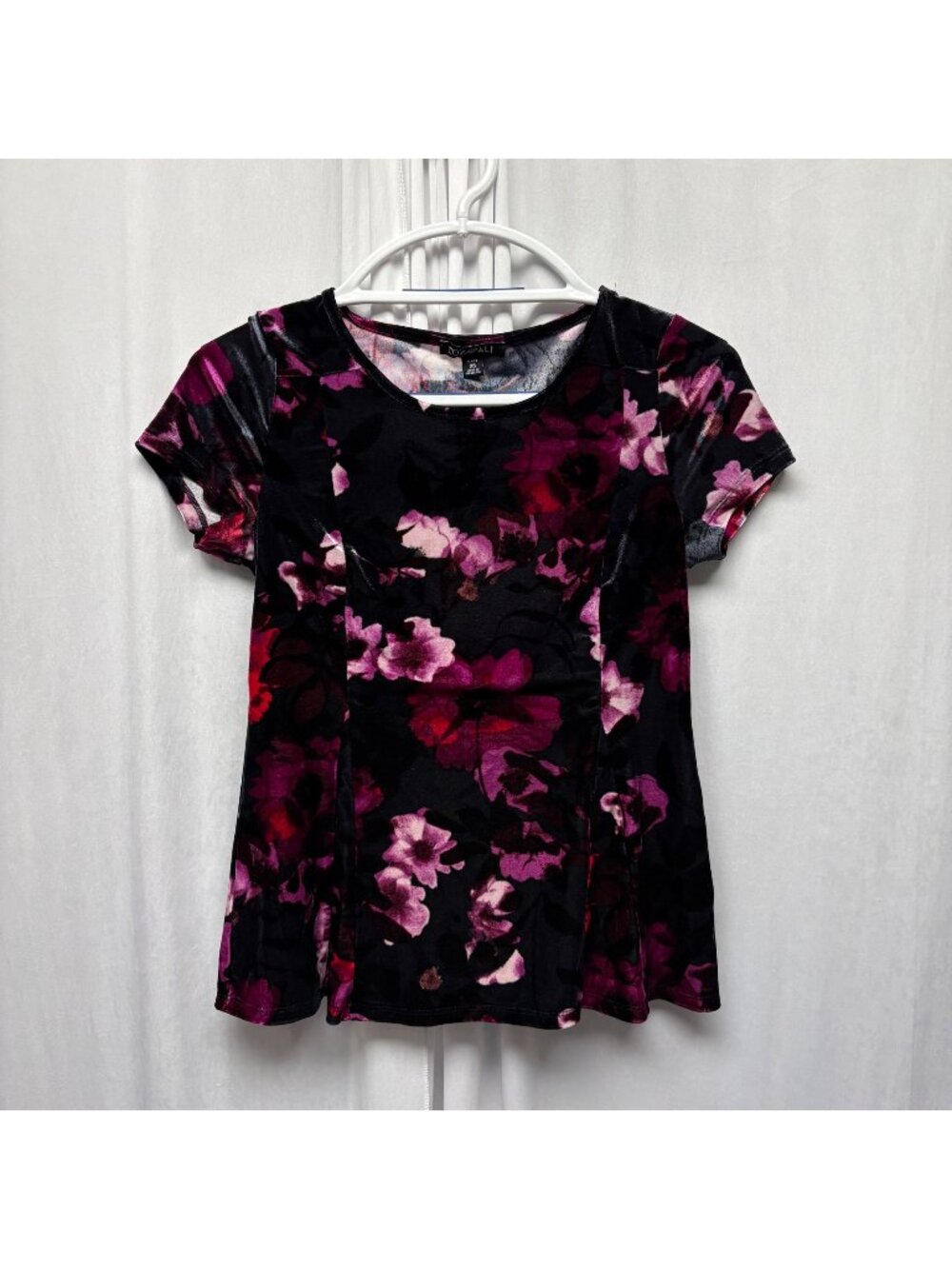 Roz and Ali Top Womens Petite XS Black Pink Velvet Floral Short Sleeve Stretchy